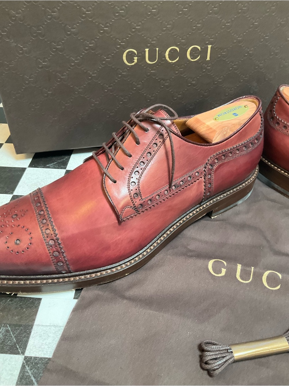 Gucci Men’s Bordeaux Leather Wingtip Oxfords - Picture 9 of 12
